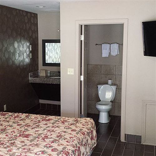 Royal Relax Inn Fairmont City Экстерьер фото